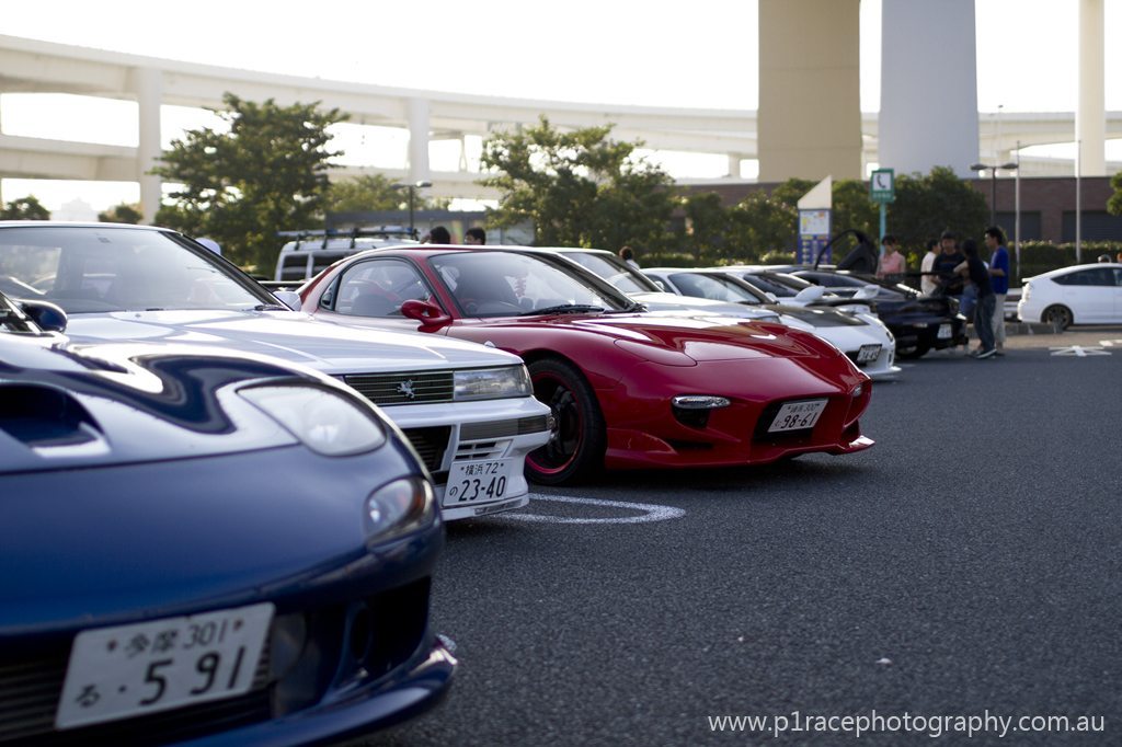 Sevens Day 2013 - Blue FD3S and red Veilside kit FD3S RX-7 - white Soarer - front three-quarter group shot 1