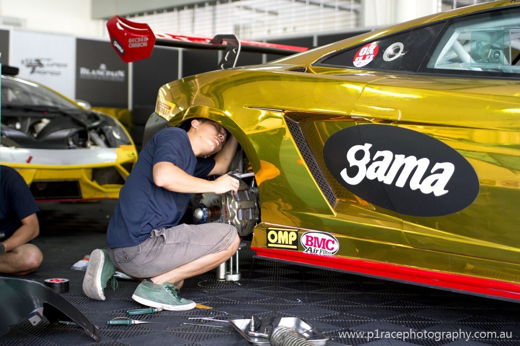 MSS - Sepang - Pits - Gold Lamborghini Super Trofeo - suspension check 2