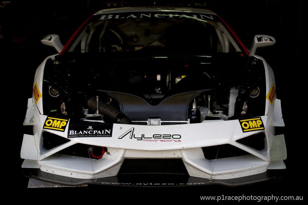 MSS - Sepang - Pits - White Lamborghini Gallardo Super Trofeo - Front-on low-key shot 9