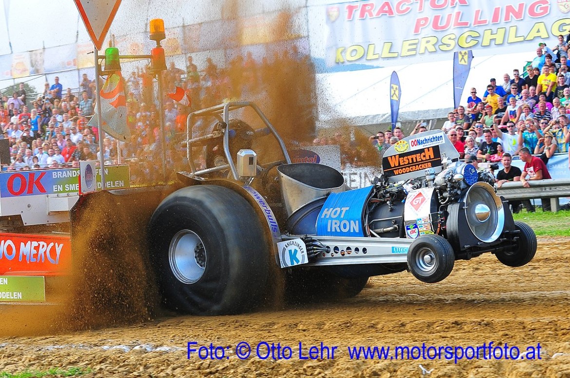 Tractor Pulling: Hot Iron