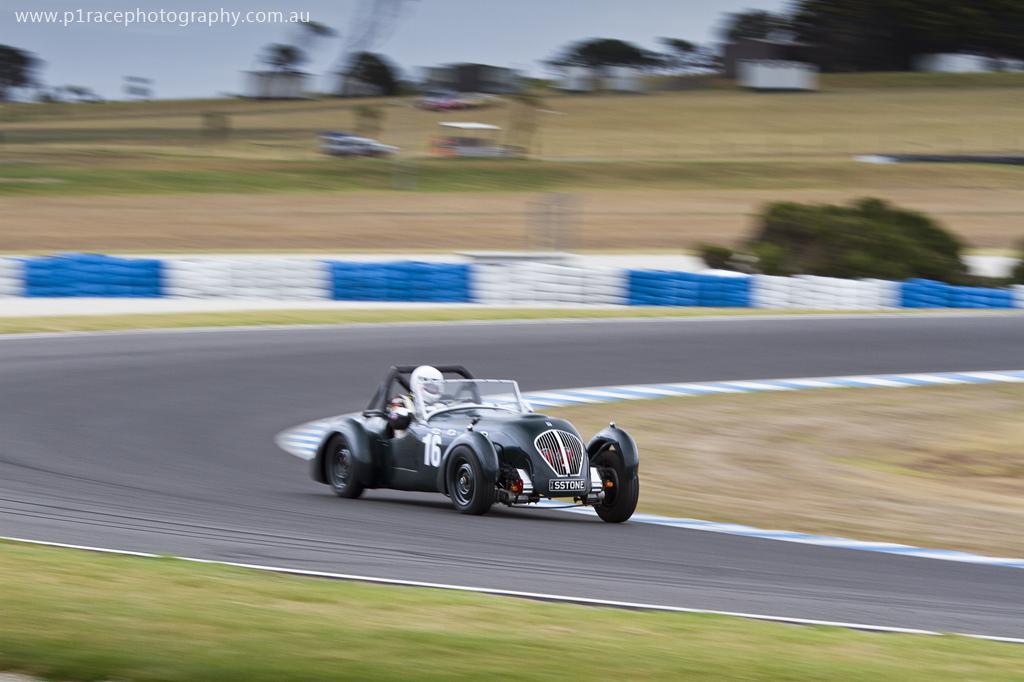 Phillip Island Classic 2014 - Friday - Louis Raper - 1949 Healey Silverstone - Turn 6 apex - front three-quarter pan 1
