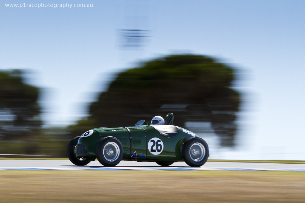 Phillip Island Classic 2014 - Sunday - Richard Townley - 1948 MG TC Patterson-Brydon Special - Lukey Heights crest - front three-quarter pan 3