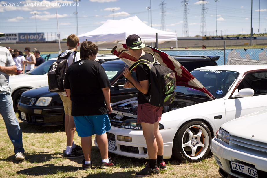 ADGP 2014-15 - Round 2 - Melbourne - Kids looking at R33 Skyline - GSS show and shine 1