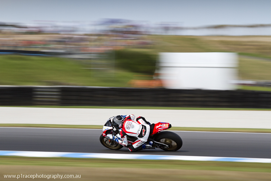 WSBK Phillip Island 2015 - Australian Superbike - Josh Hook - CBR RR SP - Turn 3 apex - Profile pan 2