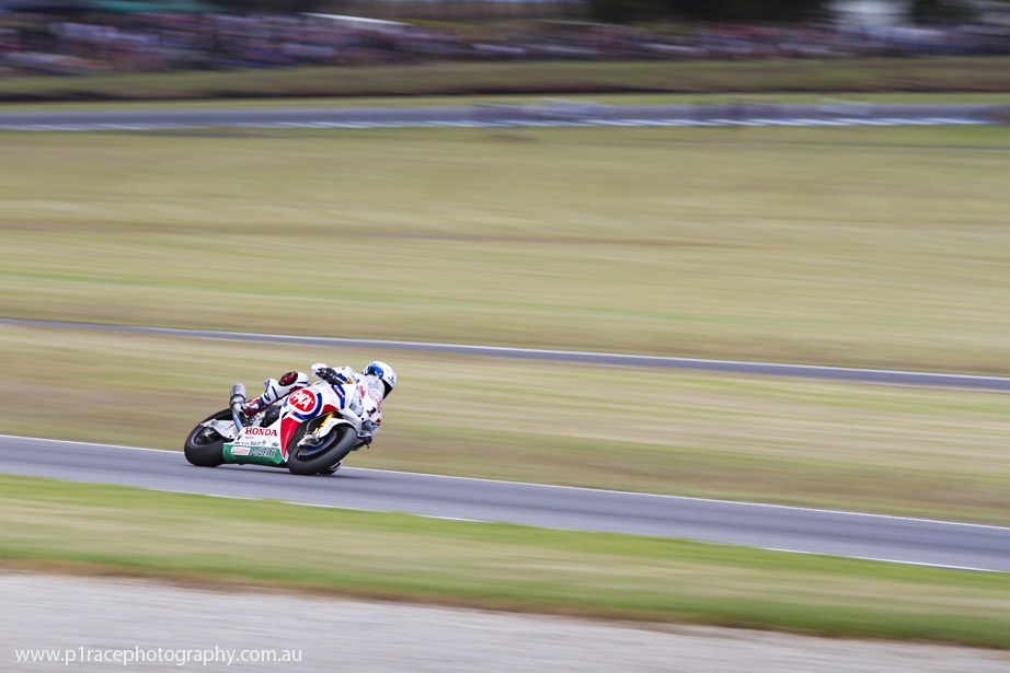 WSBK Phillip Island 2015 - WSBK Race 2 - Sylvain Guintoli - Honda CBR-1000RR - Turn 12 exit - Front three-quarter pan 1