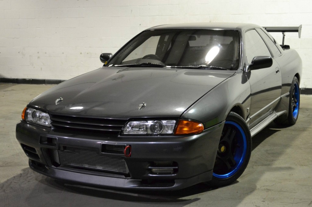 1990 GT-R in Gunmetal - not sure about those wheels, though...