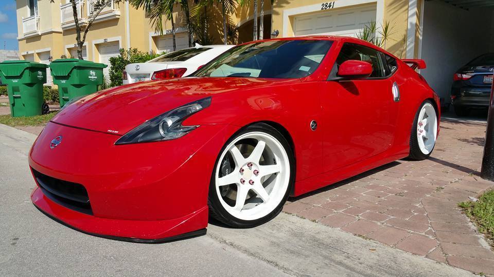 This is a very clean, very RED Nismo 370Z. Nice.